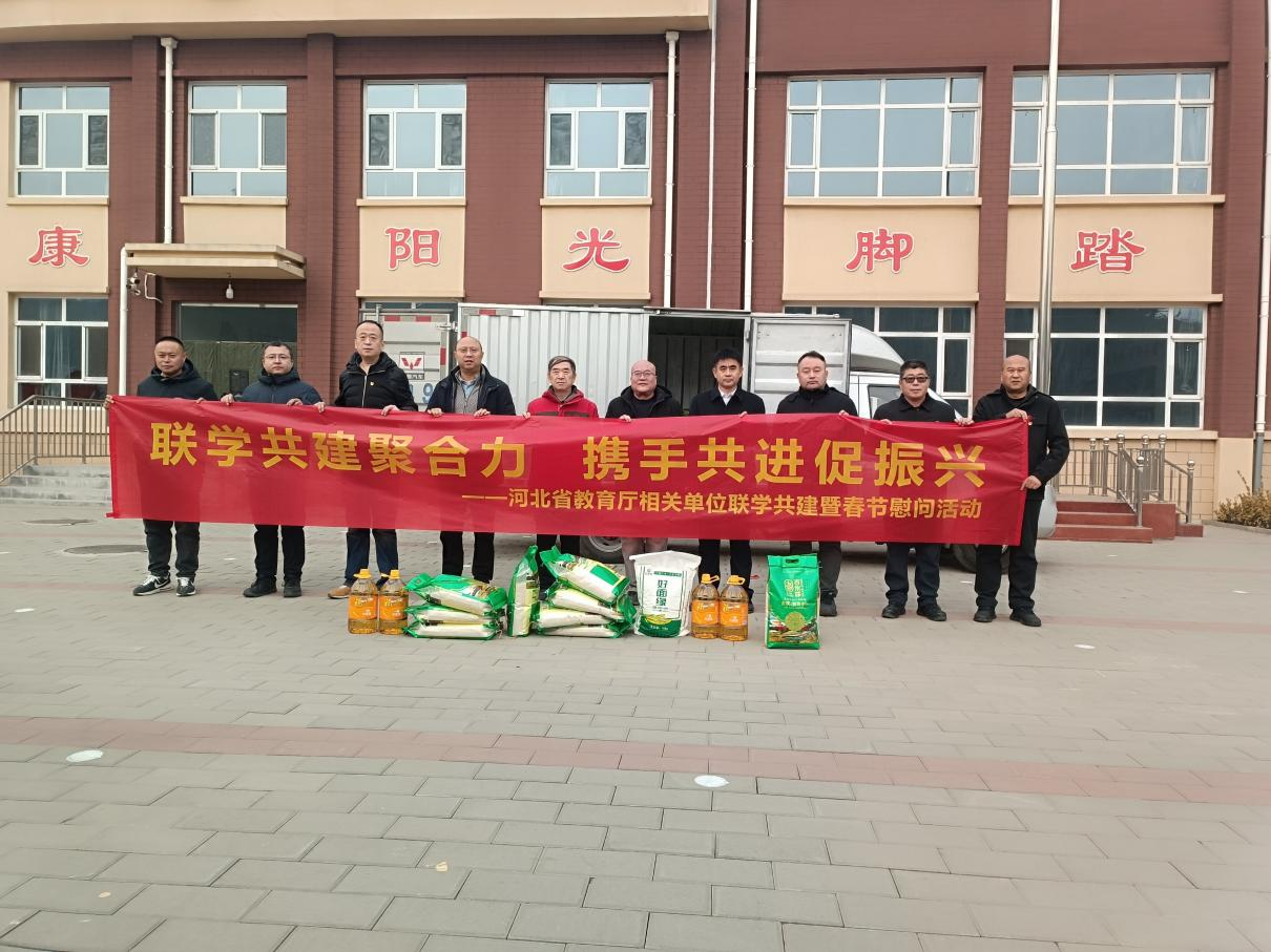 向南馬庄村捐贈春節慰問物資。魏威攝