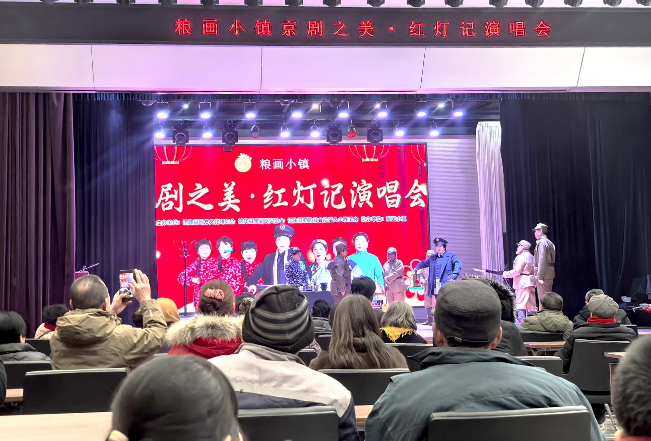 演出现场。宁延利摄