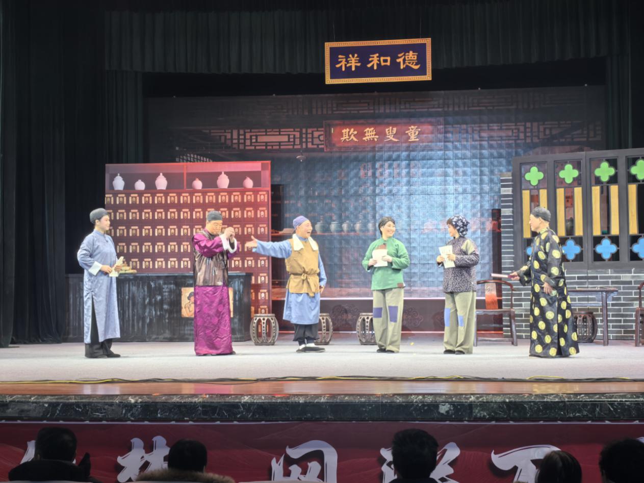 武安平调剧《大商道》演出现场。尹京津摄