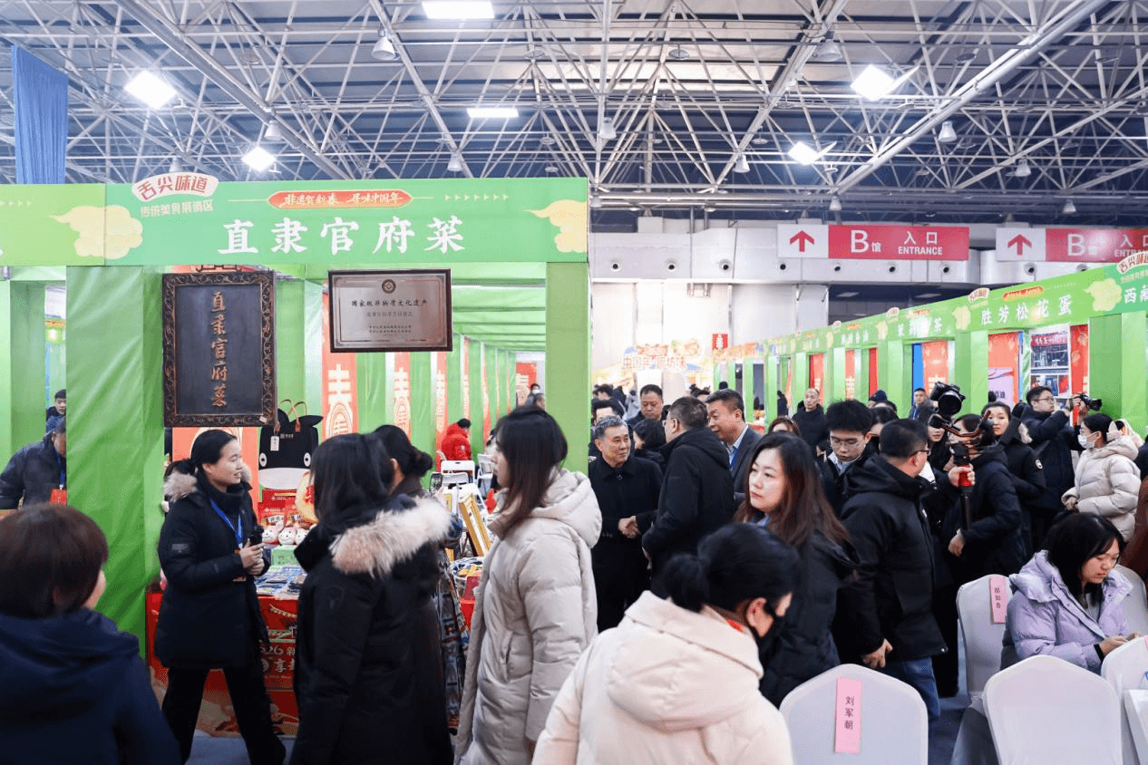 市民游客慕名而來，打卡廊坊國際年貨節。廊坊市委網信辦供圖