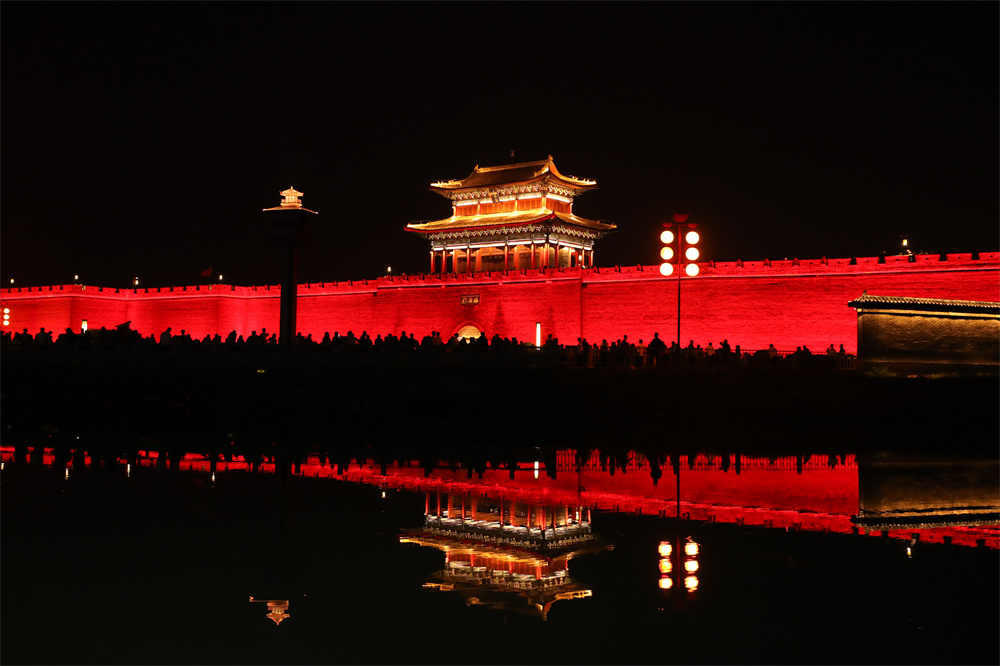 大名古城端智门夜景。薛志朋摄