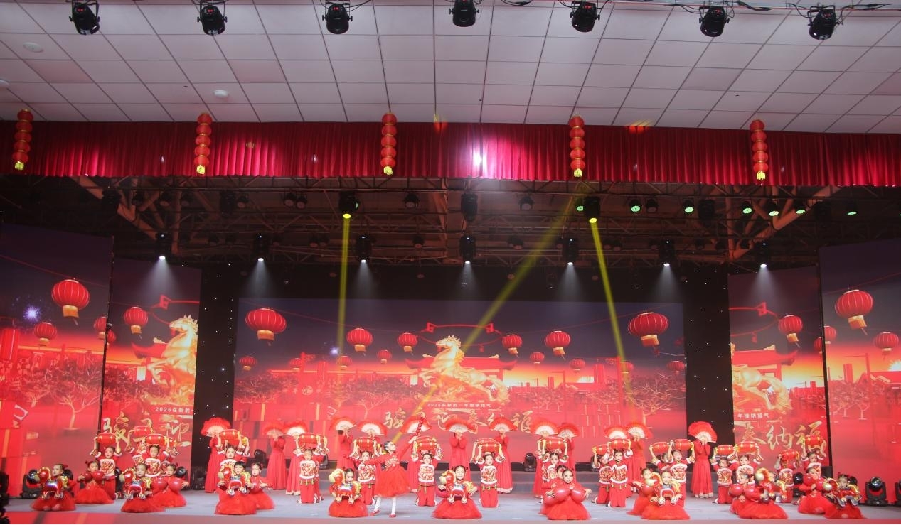 儿童舞蹈《福娃闹春》。李登峰摄