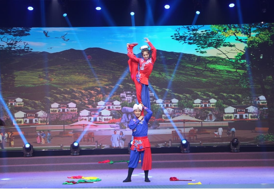 说唱表演《美丽乡村幸福多》。李登峰摄