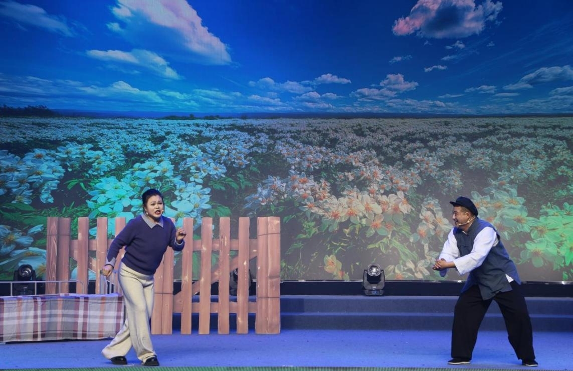 二人台小戏《土豆开花》。王登燕摄