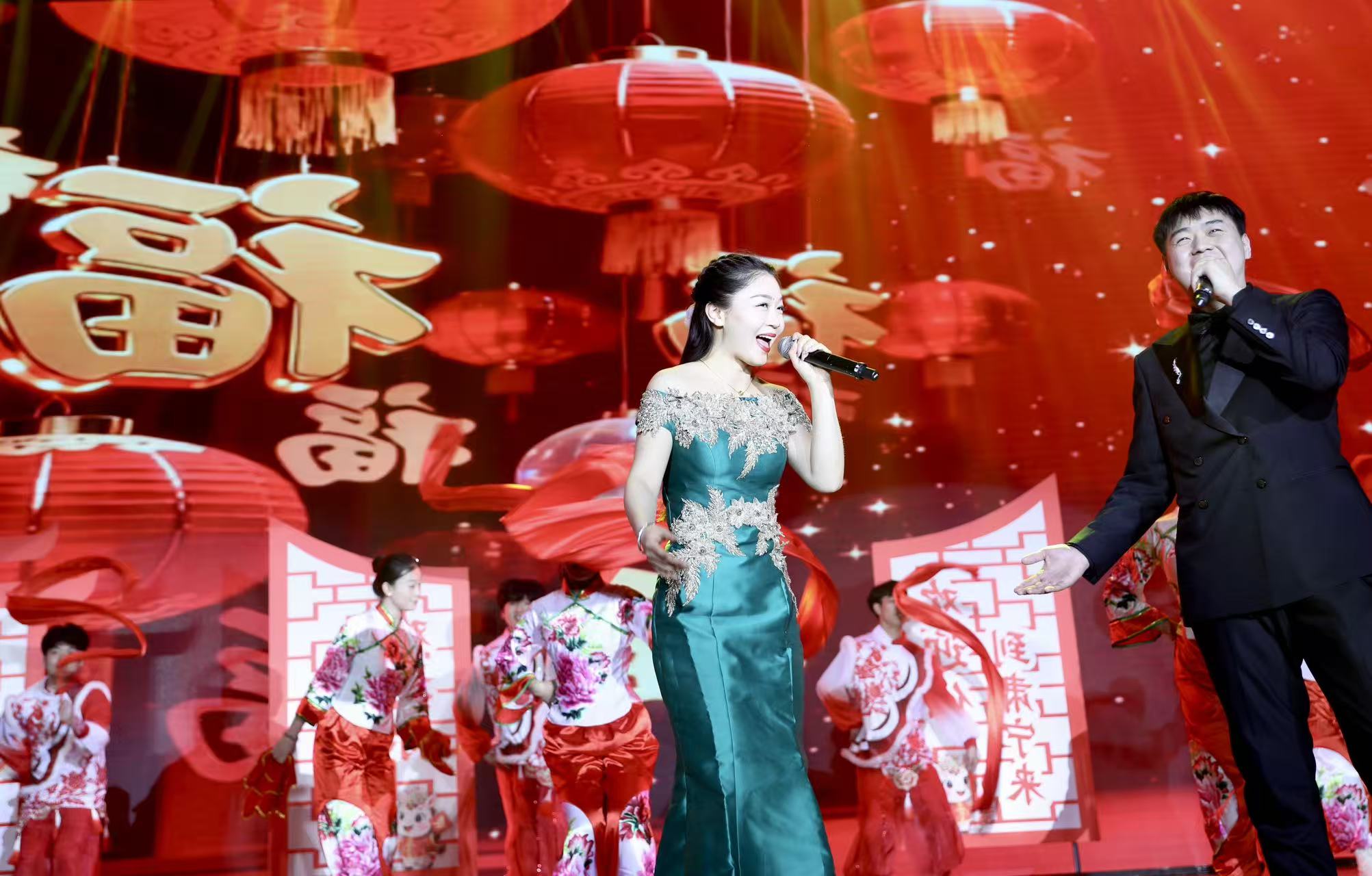 歌曲演唱《歡迎你到肅寧來》。劉巨雷攝