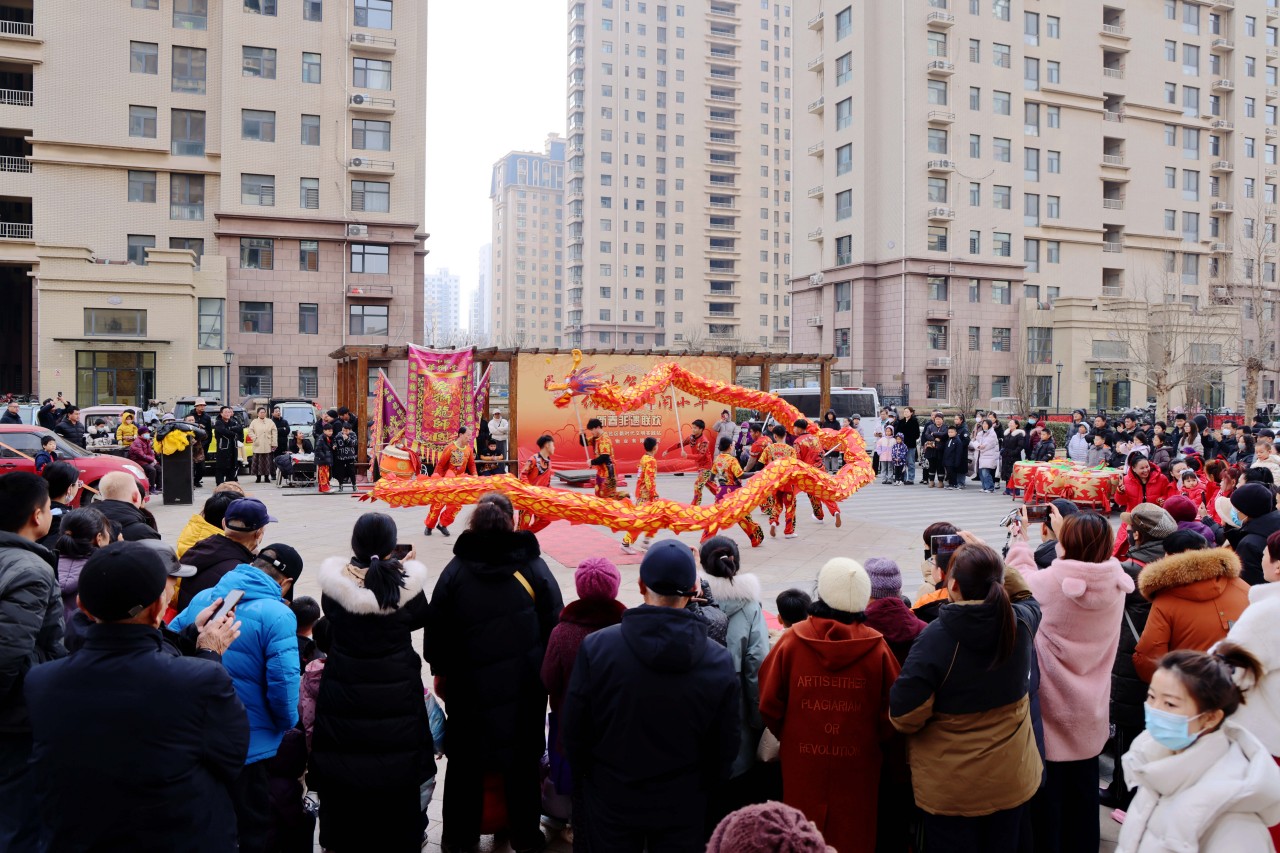 沧州市运河区棉纺社区开展“民俗狂欢贺新春”活动。王杰摄