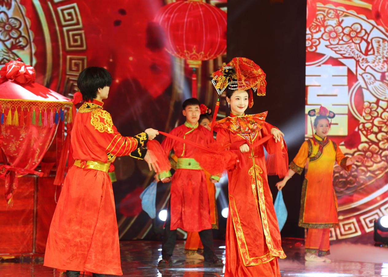 晚会现场。张宝摄