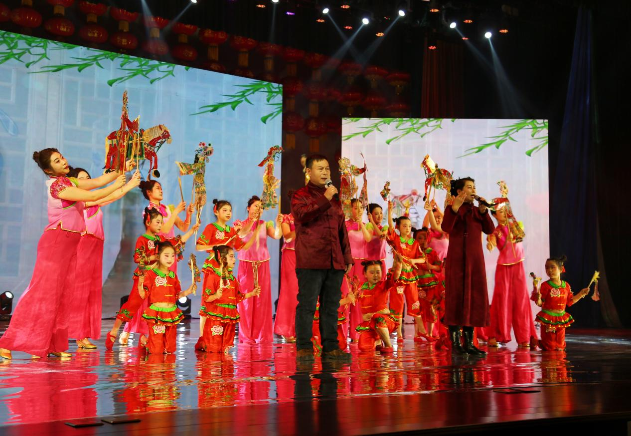 晚会现场。张宝摄