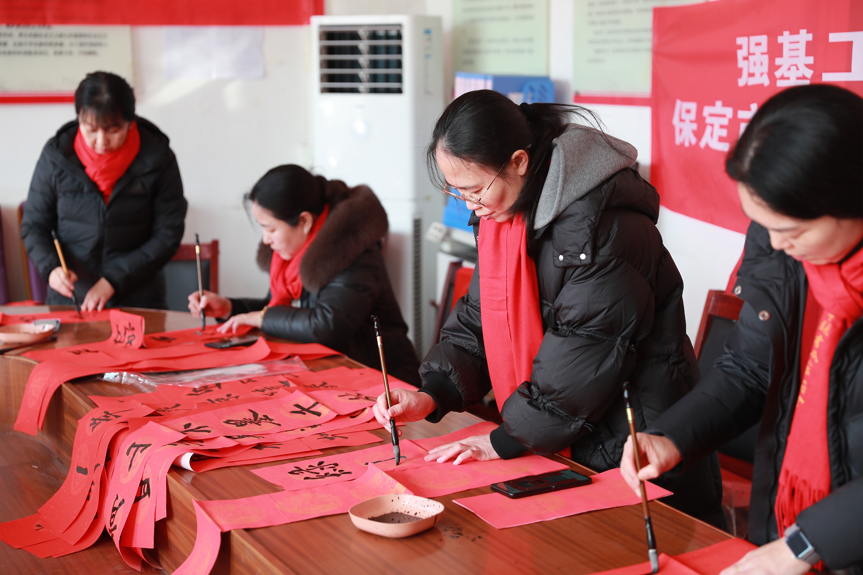 公益送福活动走进南神南村。吴潇摄
