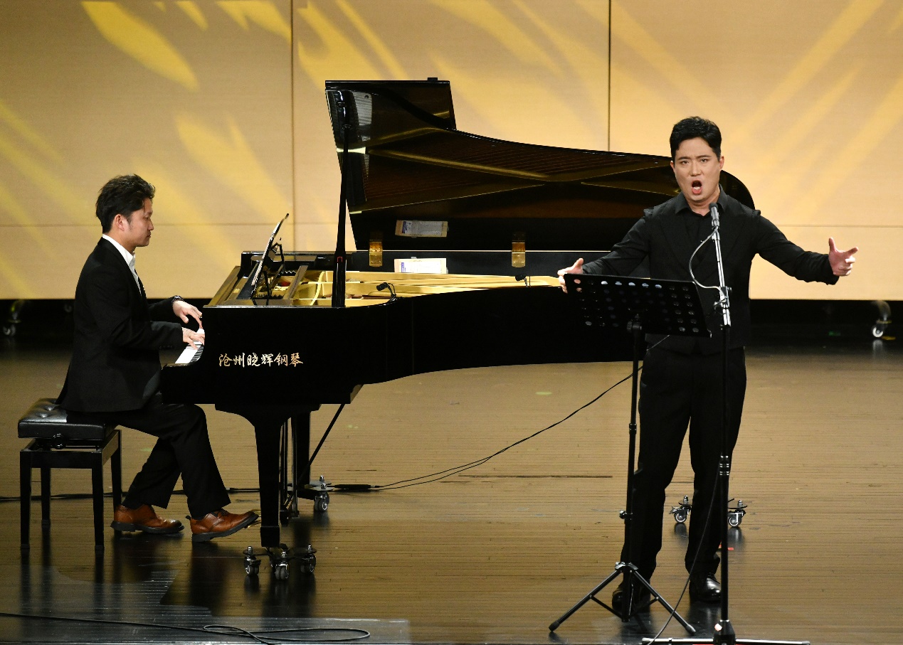 2月13日，演员在“大运河之春”新年音乐会上表演男声独唱歌剧咏叹调《斗牛士之歌》。苑立伟摄