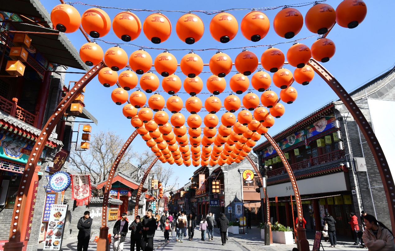 2月18日，游客在南川老街游玩。苑立伟摄