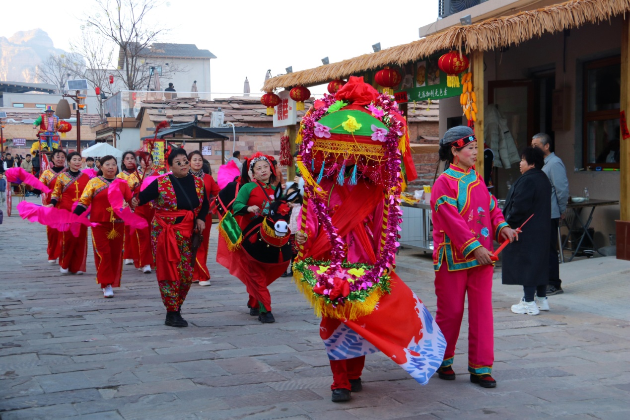 武安市李家庄村裡的民俗表演。李玉瑩攝