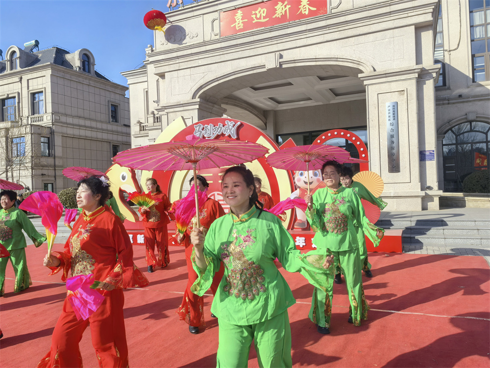 秧歌表演。 杨林林摄