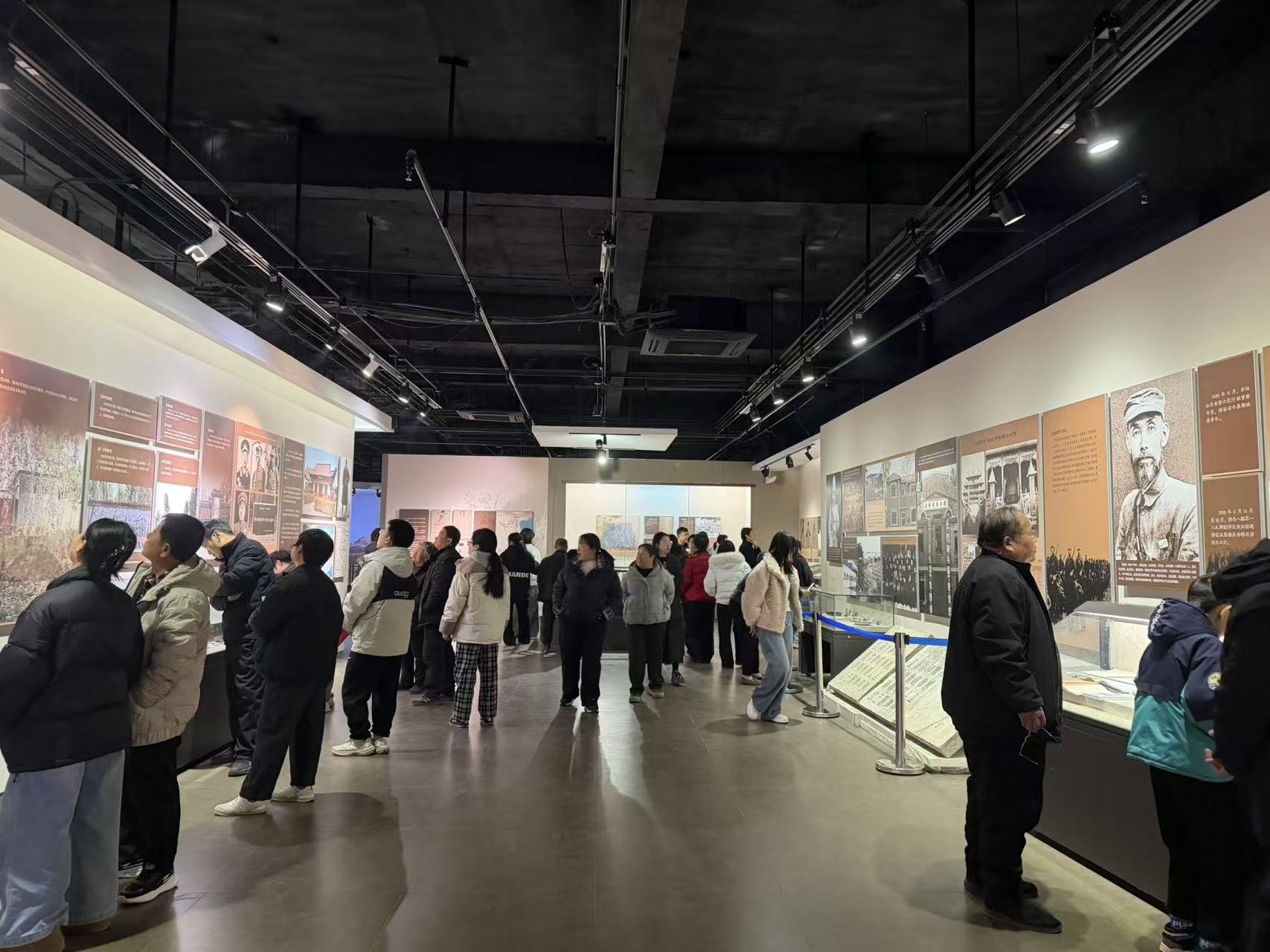游客在參觀博物館。郭珂珂攝