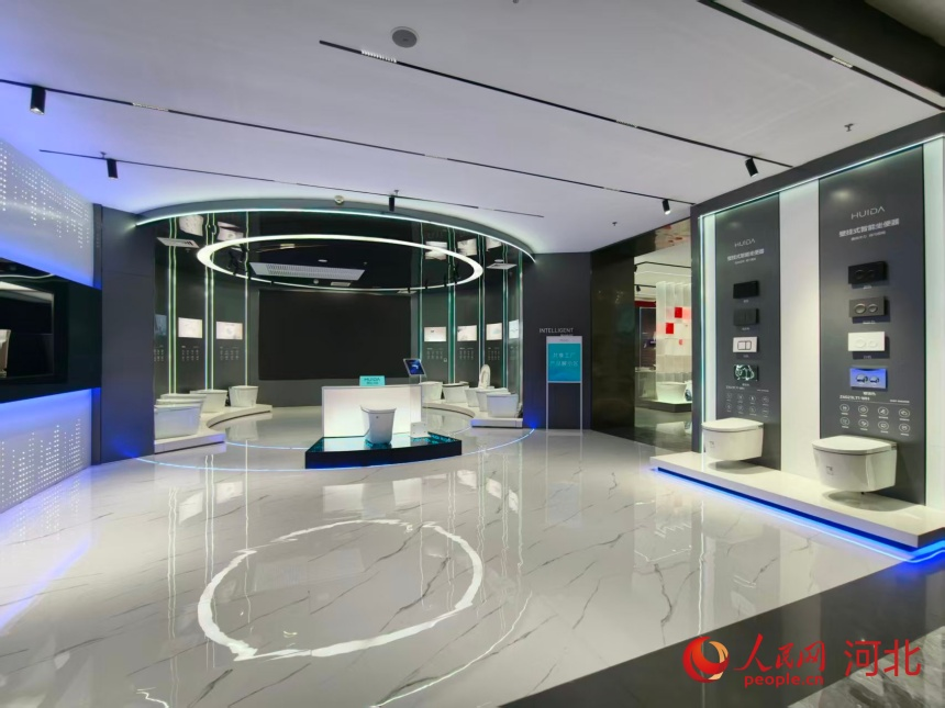 惠達衛浴生產基地內的產品展區。人民網記者 朱延生攝