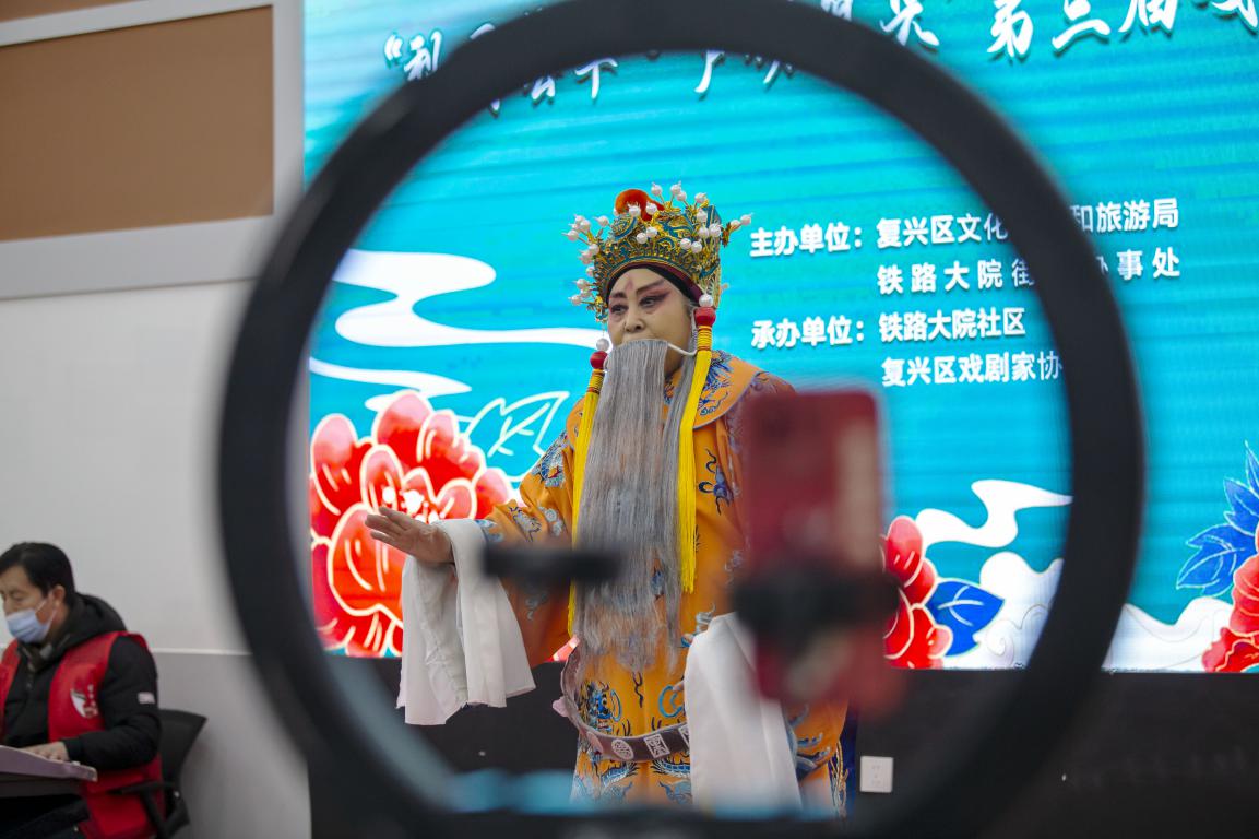 参赛选手在决赛中一展风采。聂长青摄