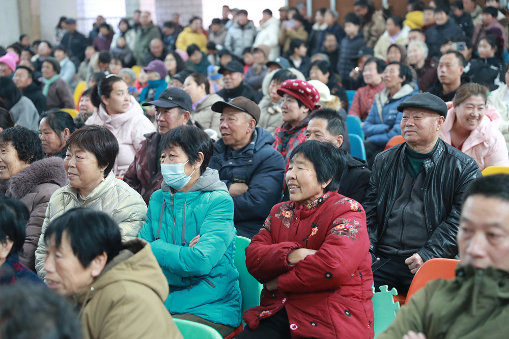 活动现场洋溢着喜庆氛围。吴潇摄