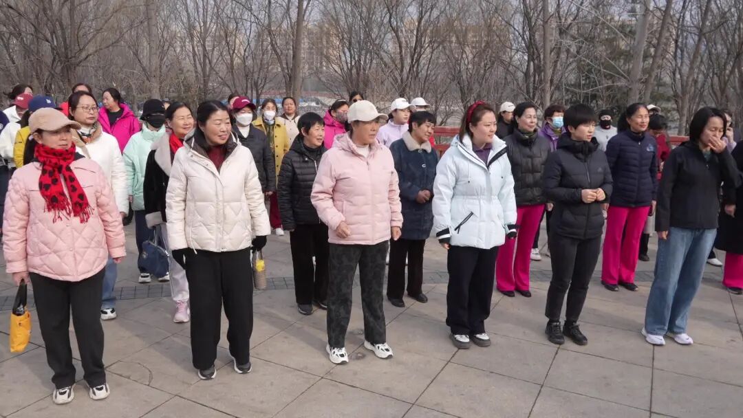 “健康宣讲护芳华 健步同行向未来”主题活动现场。阜平县融媒体中心供图