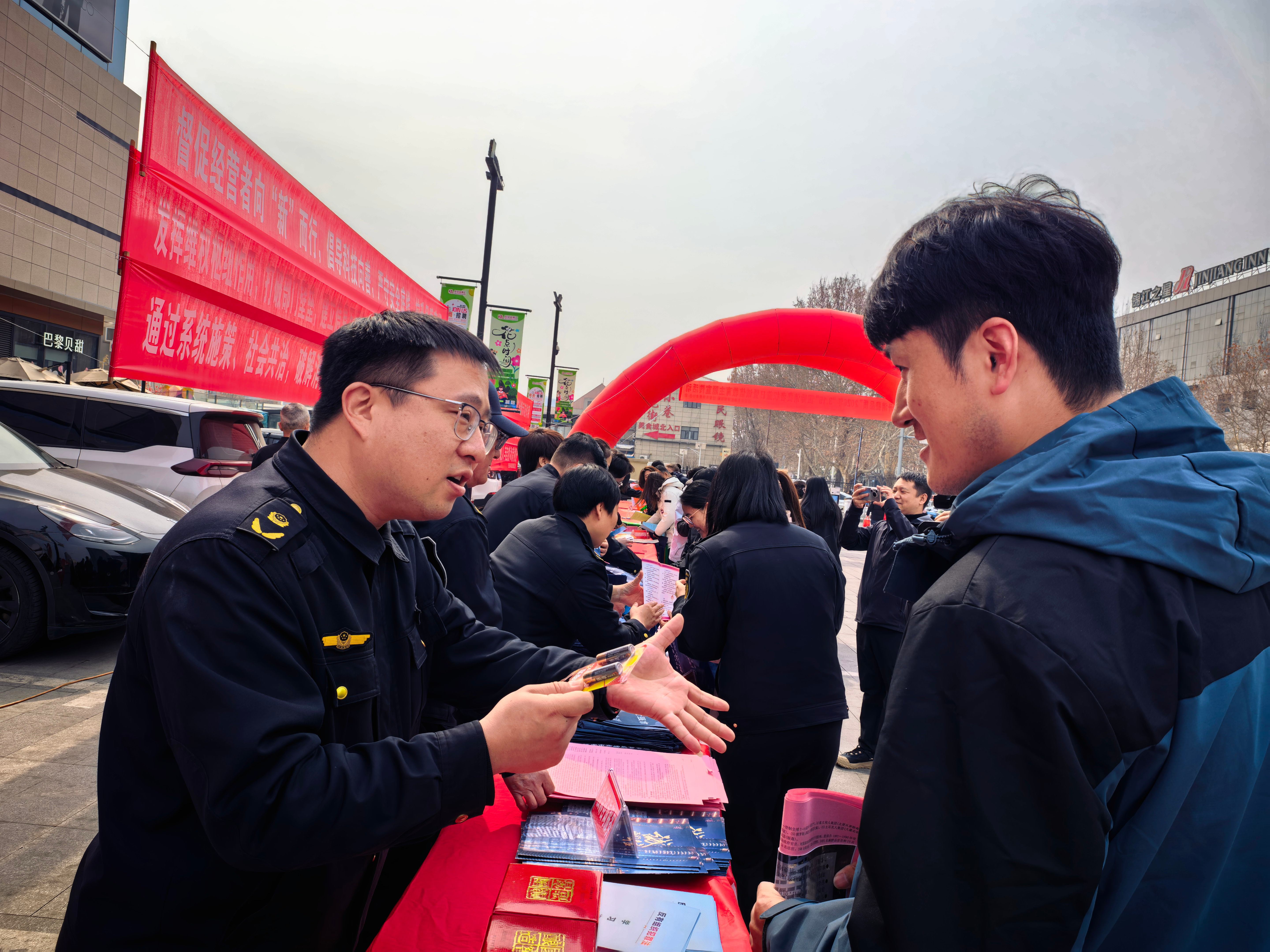 迁安市“3·15国际消费者权益日”宣传活动现场。商立超摄