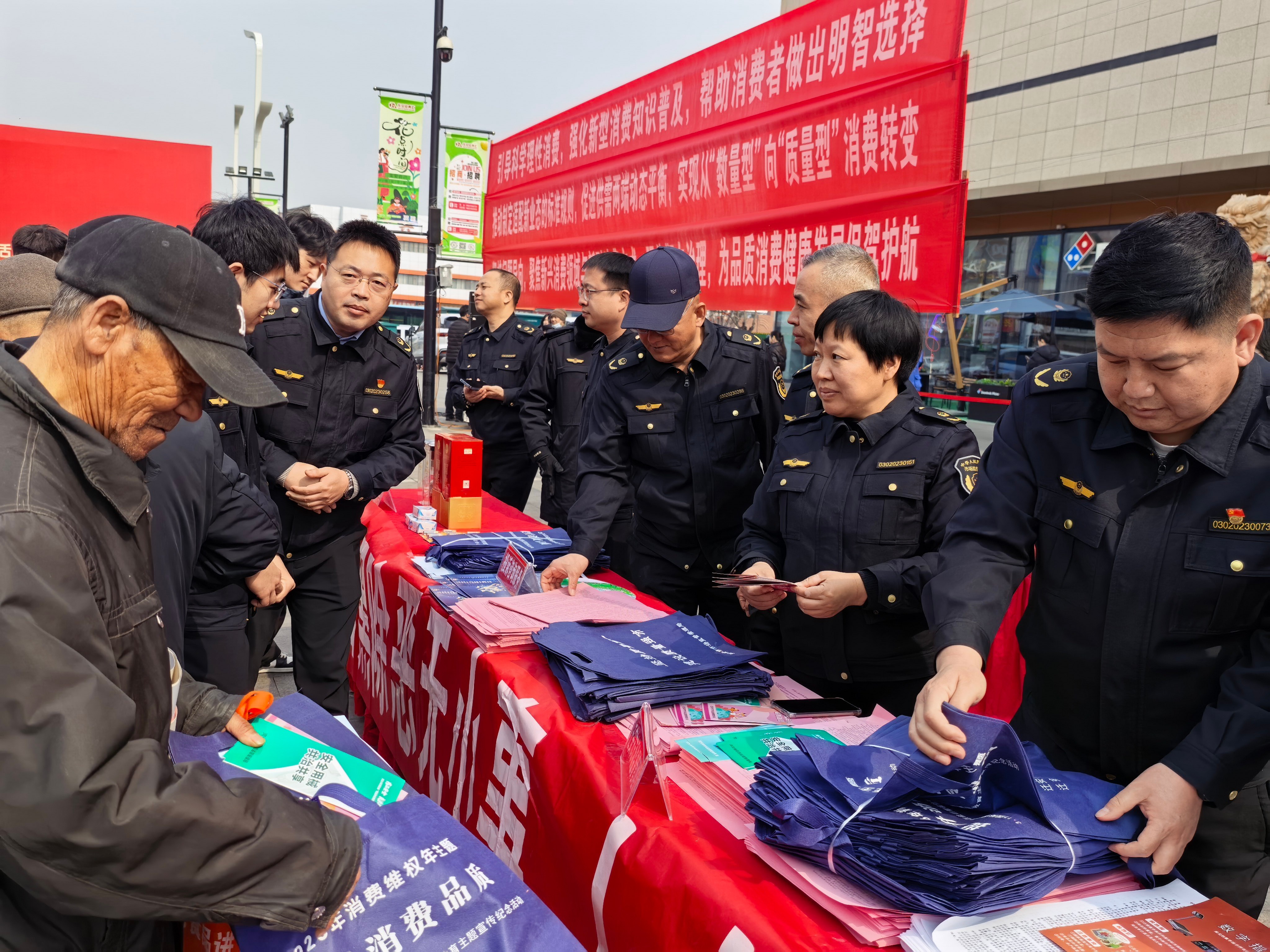 迁安市“3·15国际消费者权益日”宣传活动现场。商立超摄