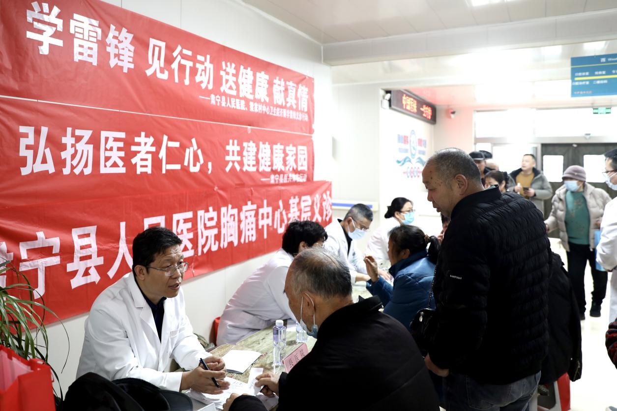 义诊活动现场。刘巨雷摄