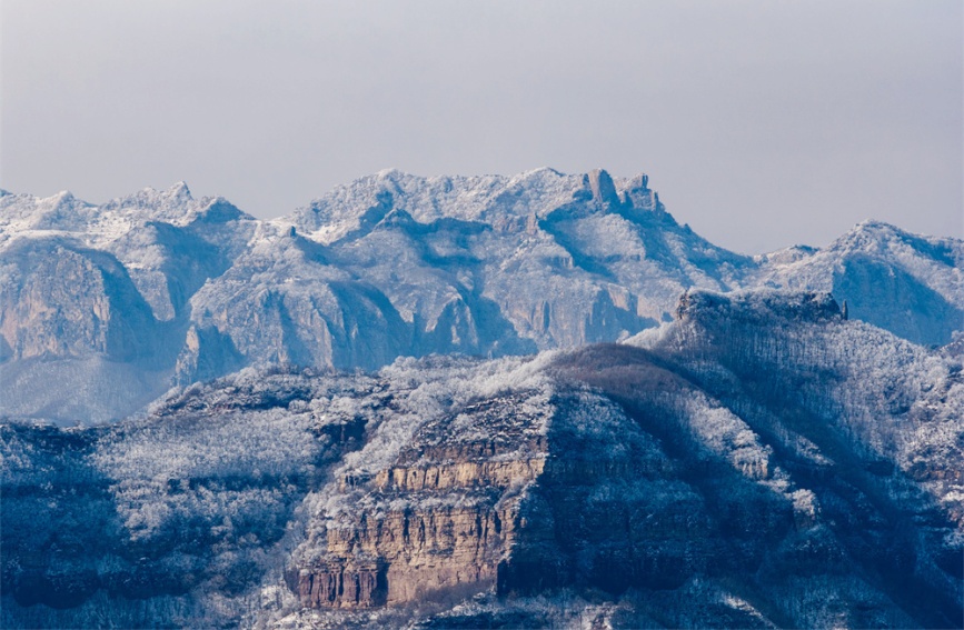 河北武安：太行叠素千峰秀 一川雪色半湖春