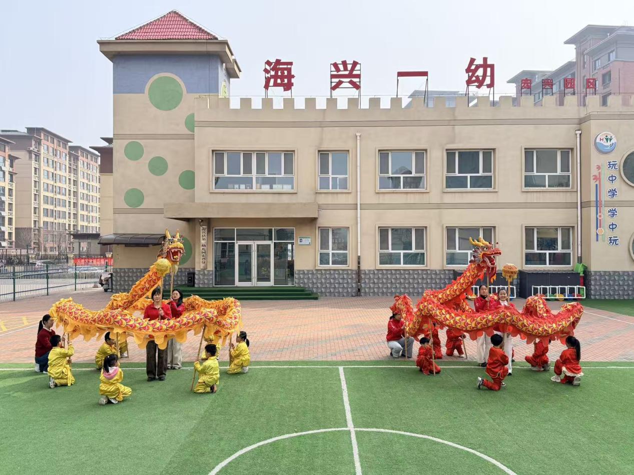 舞龙表演。马荣丽摄