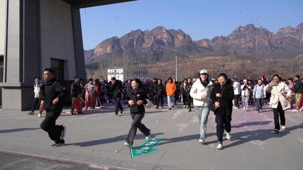 武安市“上春山”健步走活动现场。杜明星摄