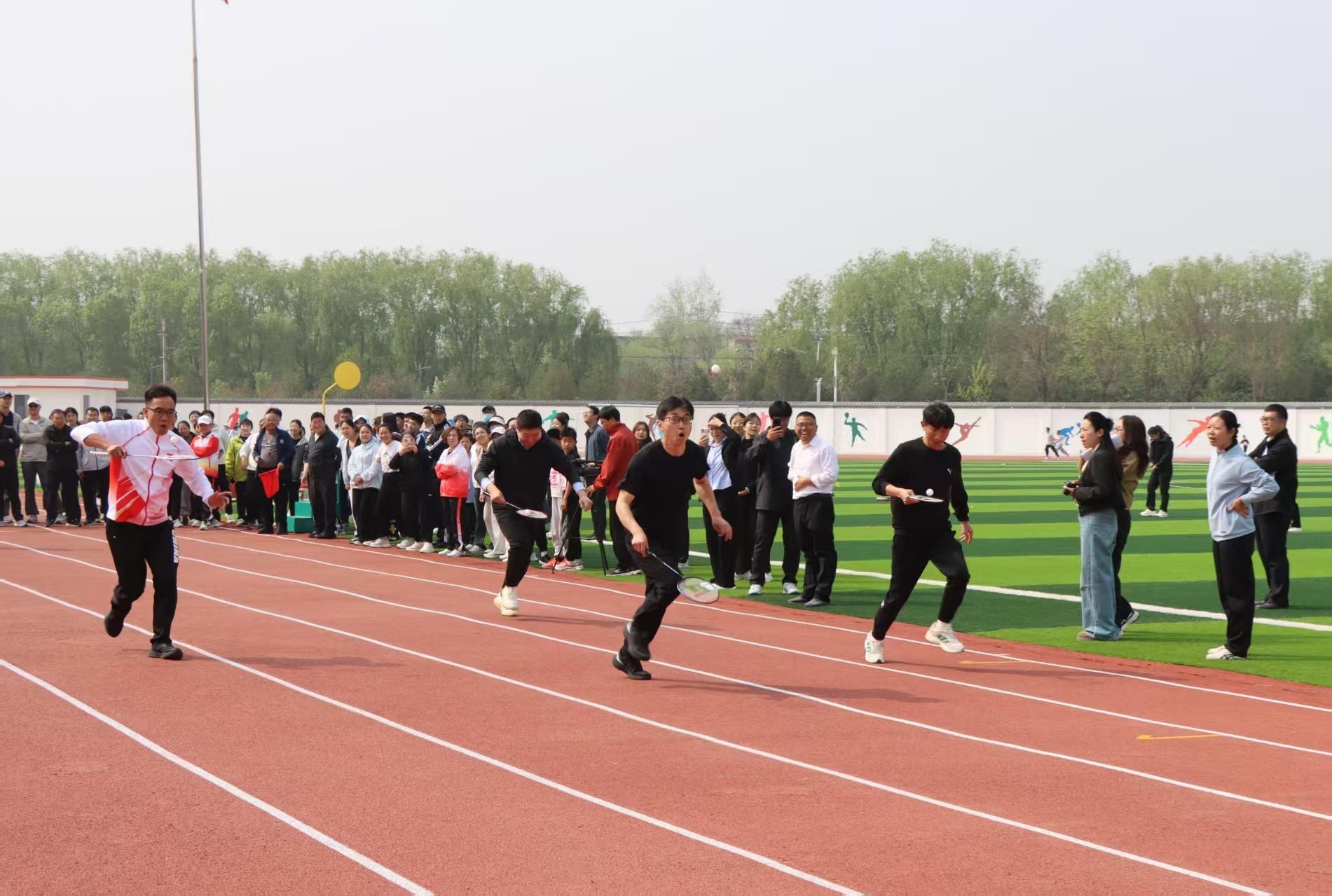 灵寿县2026年中小学生田径运动会比赛现场。刘晓敏摄
