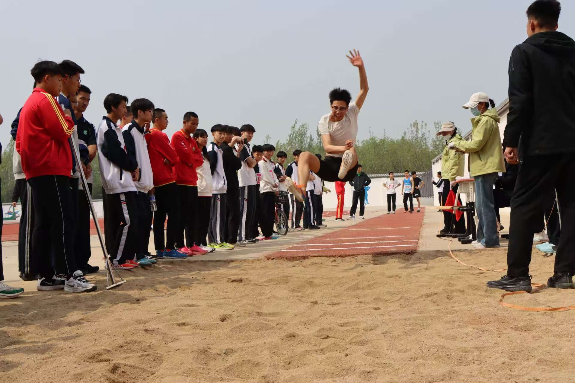 灵寿县2026年中小学生田径运动会比赛现场。刘晓敏摄