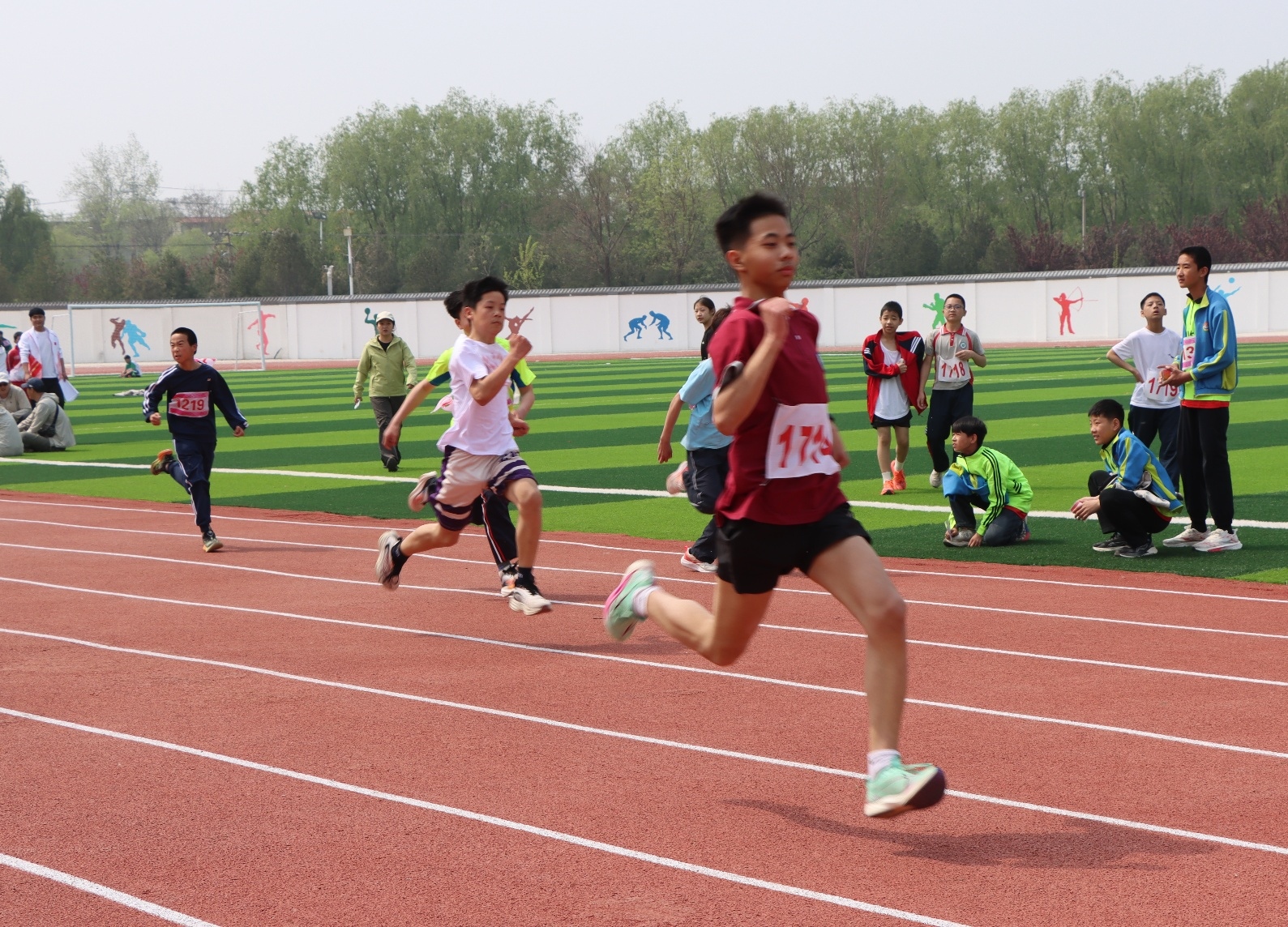 灵寿县2026年中小学生田径运动会比赛现场。刘晓敏摄