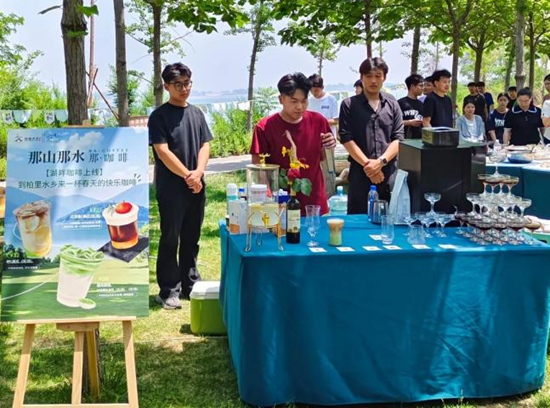 “青春创想·产教融合——职业教育创新实践展”现场。石家庄铁路职业技术学院供图