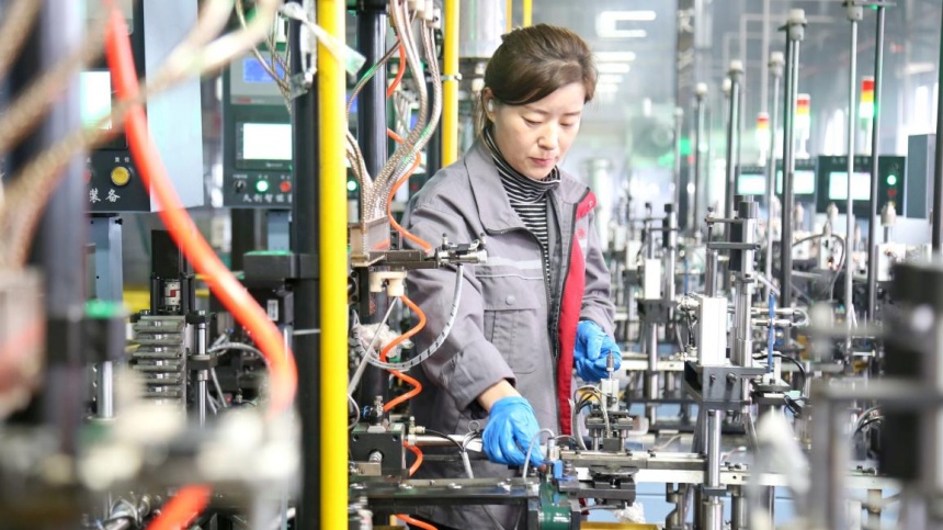 館陶縣精密軸承產業園區一軸承企業軸承加工車間。郭江鵬攝