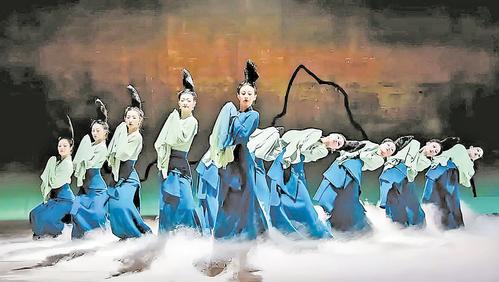 舞蹈詩劇《隻此青綠》劇照。（本報資料片）