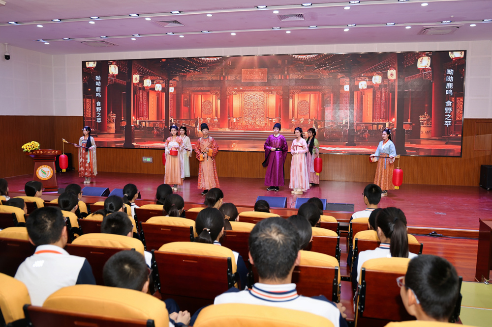 表演者情景演繹《詩經》經典篇章《鹿鳴》。楊洋攝