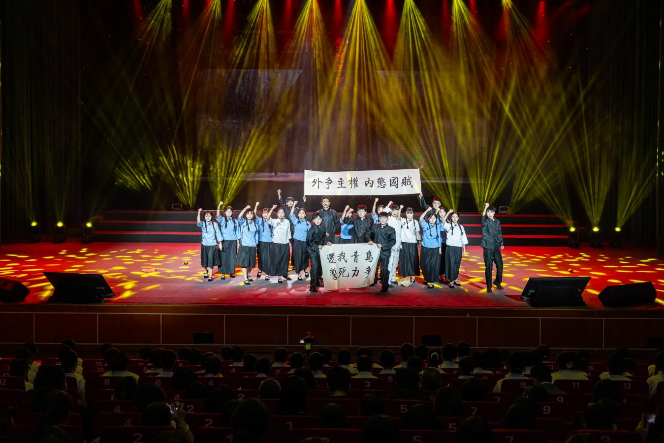 演员正在表演《五四觉醒 薪火相传》篇章。李秀清摄