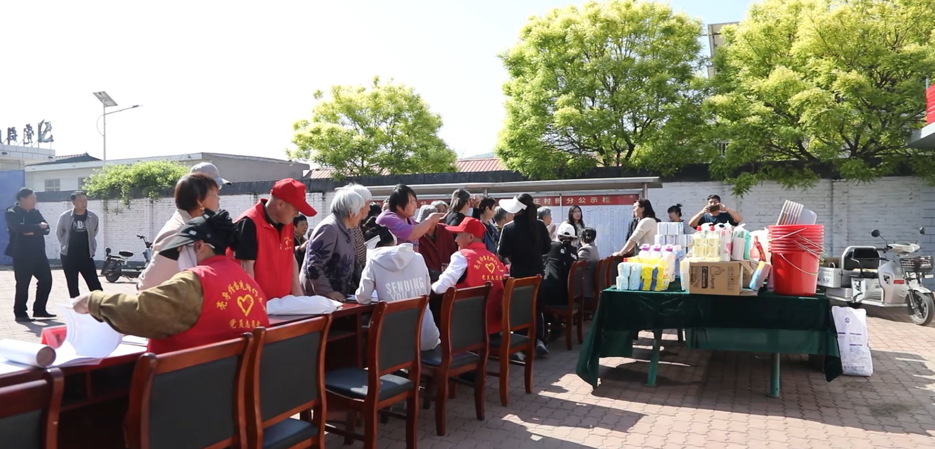 迁安市太平庄村开展积分兑换活动。赵冠军摄