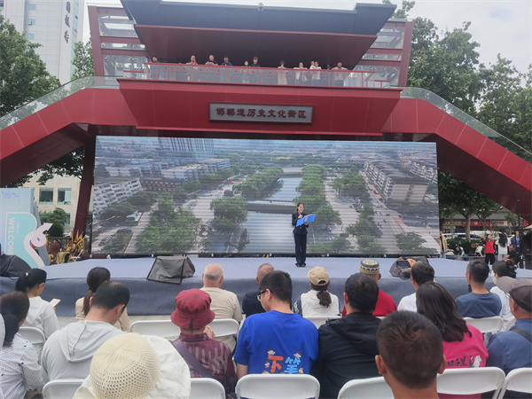 景区推荐官在讲述文明“宠客”案例。周金立摄