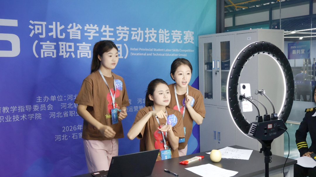 活动现场。河北轨道运输职业技术学院供图