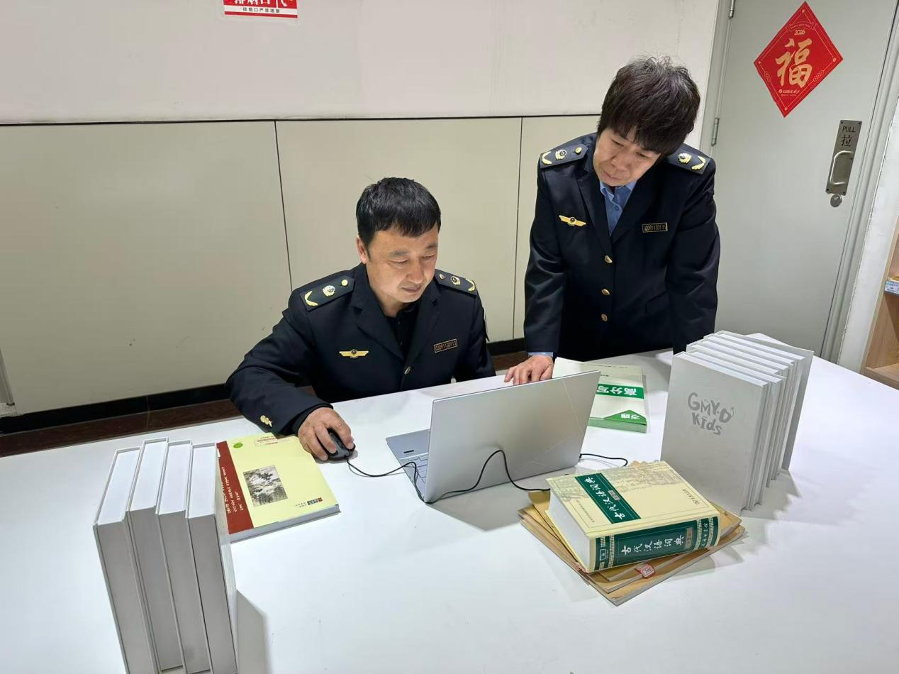 沧州市献县市场监督管理局消保股四级主任科员张西伟深入辖区涉诉机构实地摸排，用心化解家长培训退费维权投诉。沧州市献县市场监督管理局供图