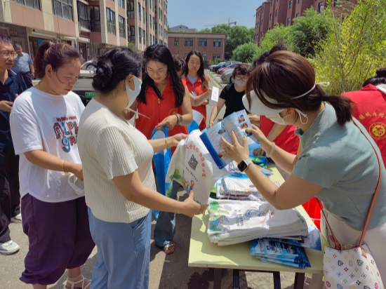 氣象科普進社區活動。陽原縣氣象局供圖