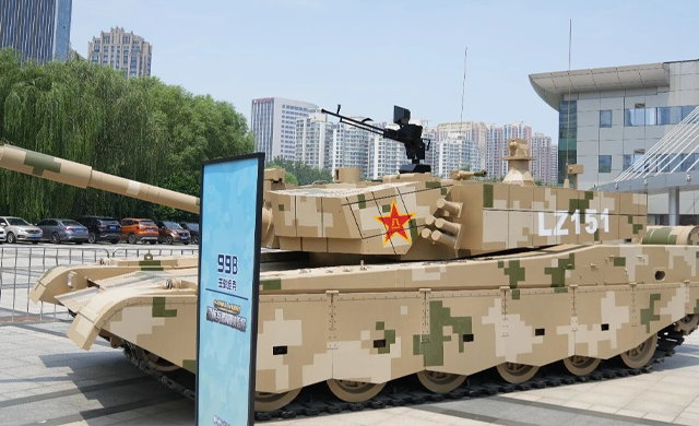 1∶1高仿真还原制作的99B主战坦克