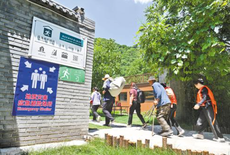 近日，臨城縣趙庄鄉梁家庄村組織村民進行應急避險轉移演練，提升山洪、地質災害應急處置和群眾避險轉移能力，守護人民群眾生命財產安全。本報記者 趙永輝攝