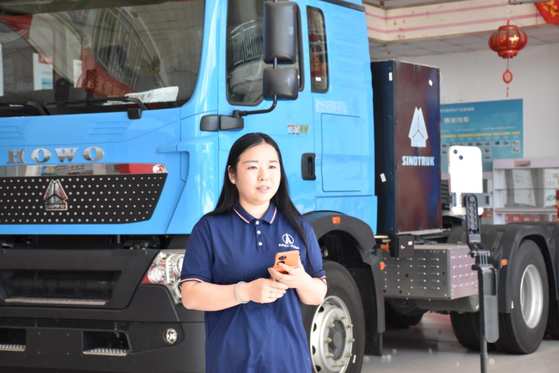 武安市重卡汽車工業直播現場。張雨佳攝