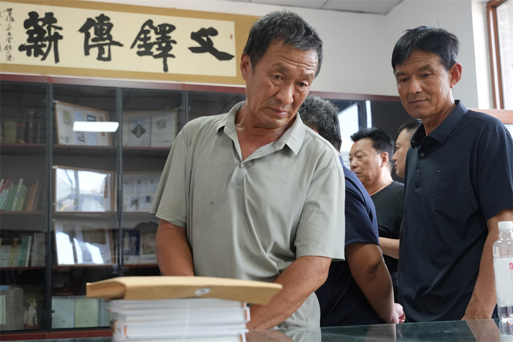 7月21日,河北省邢台市隆堯縣大張家庄鄉楊家窯村,“隆堯泜水書屋·楊振喜文學館”開館儀式現場。王雪攝