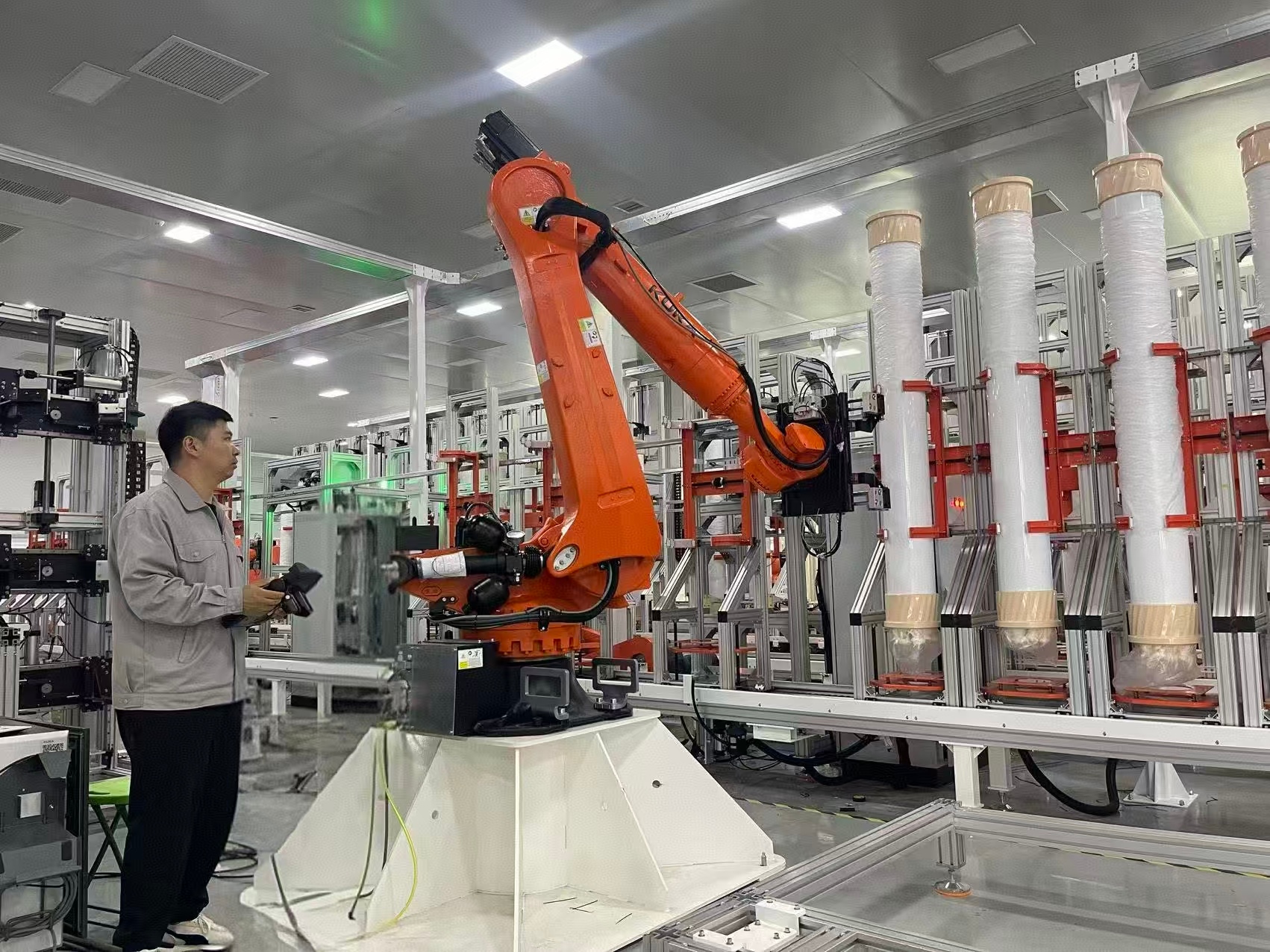工人在河北津膜新材料科技有限公司生產車間工作。武大壯攝