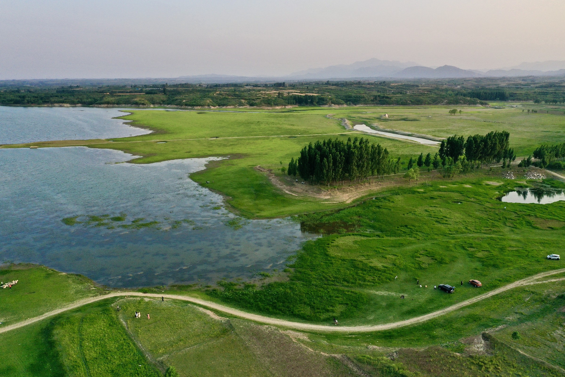 临城县西竖镇东菅等村草原风景（航拍图）。徐少立摄
