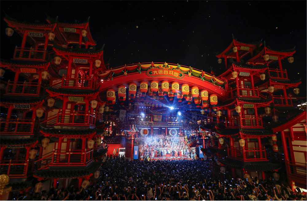 河头老街景区东南门发布会现场盛况。陈军摄