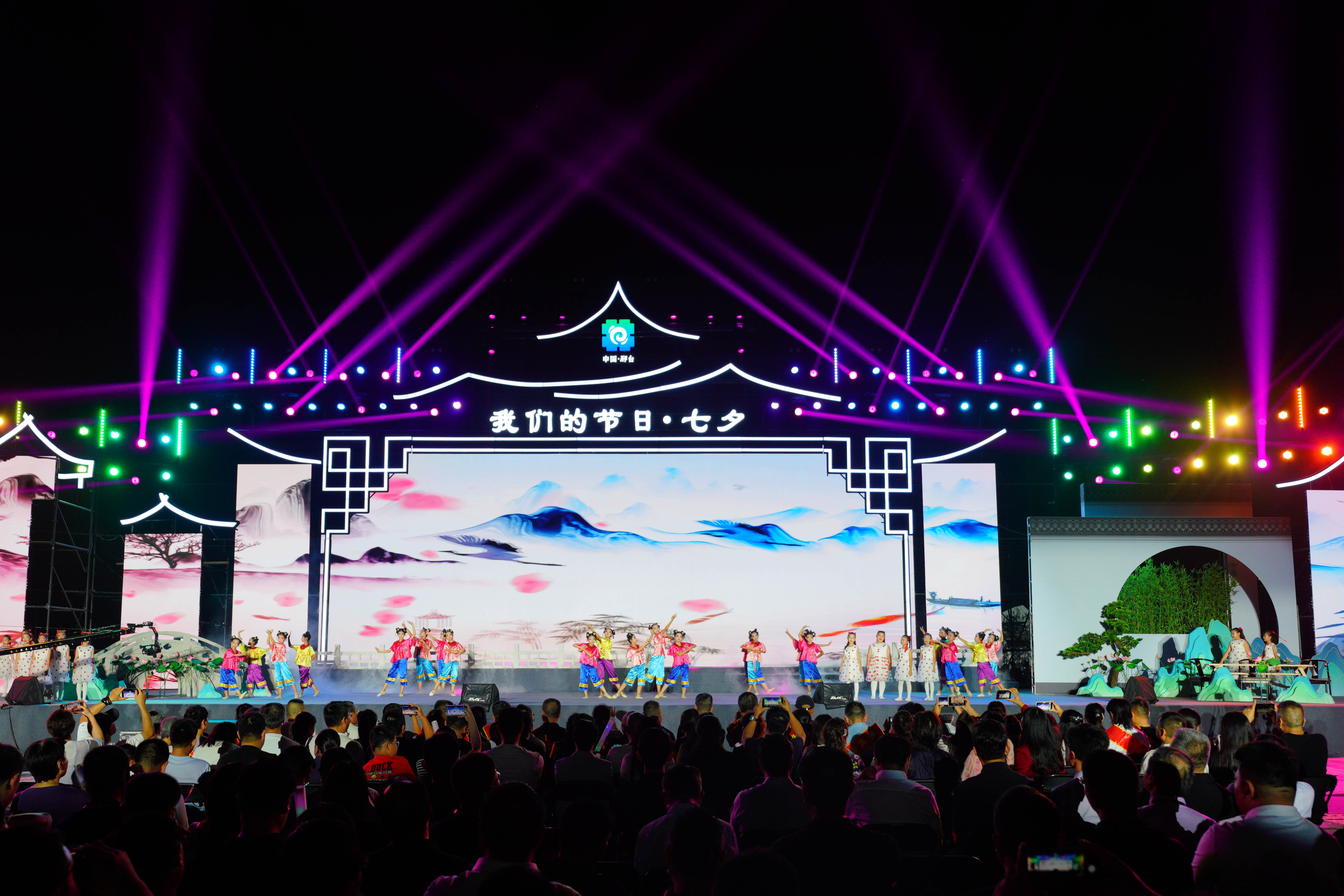 8月19日，演員在河北邢台舉辦的2026年全國“我們的節日·七夕”主題文化活動表演節目。陳雷攝