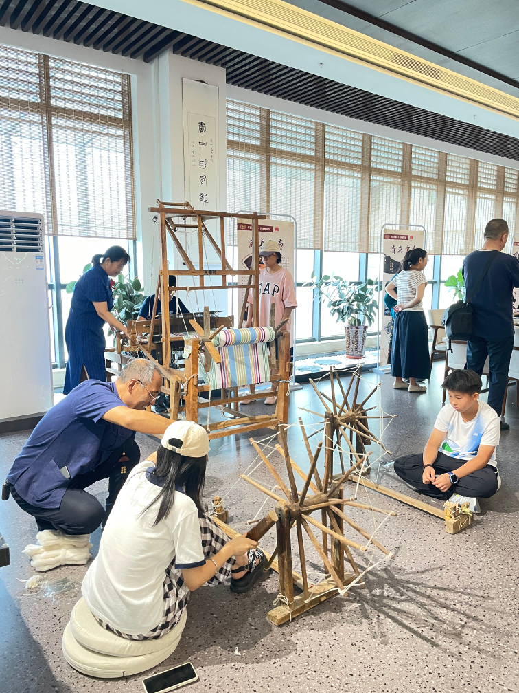 河北地理标志手工技艺体验活动现场。威县市场监督管理局供图